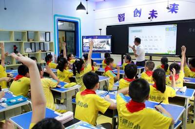 云端牽手助力教育扶貧,城鄉(xiāng)互動創(chuàng)新融合應(yīng)用--省電化教育館組織開展2020年城鄉(xiāng)中小學(xué)信息技術(shù)融合應(yīng)用教學(xué)研討暨&ldquo;湘教關(guān)愛行&rdquo;志愿服務(wù)活動